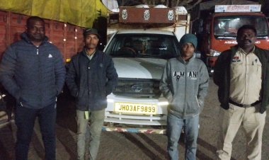 अवैध धान आमद पर जशपुर पुलिस की सख्त कार्यवाही, फिर पकड़ा जशपुर पुलिस ने 65 बोरी में 26 क्विंटल धान के साथ एक पिकअप को