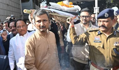 ज्ञानपीठ सम्मानित साहित्यकार विनोद कुमार शुक्ल को मुख्यमंत्री श्री विष्णु देव साय ने दी भावभीनी अंतिम श्रद्धांजलि      