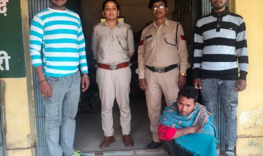 7 लीटर कच्ची महुआ शराब जब्त