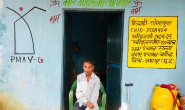 रायपुर : प्रधानमंत्री आवास योजना से बदला सन्ना निवासी दिव्यांग राजेश राम का जीवन