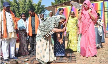 रायपुर : मंत्री श्रीमती लक्ष्मी राजवाड़े ने दो सड़क निर्माण कार्यों का किया भूमिपूजन