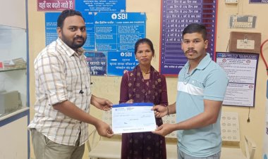 ’बिहान योजना से जुड़ी महिला समूह की सदस्य के परिवार को मिला प्रधानमंत्री जीवन ज्योति बीमा का लाभ