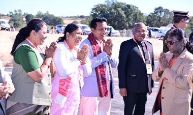 जशपुर दौरे का समापन: राष्ट्रपति श्रीमती द्रौपदी मुर्मू को आगडीह हवाई पट्टी पर दी गई भावभीनी विदाई