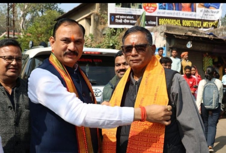 विश्व एड्स दिवस पर के. बी. पटेल ग्रुप ऑफ कॉलेज के छात्राओं ने चिरमिरी में निकाली जागरूकता रैली, स्वास्थ मंत्री श्याम बिहारी हुए शामिल