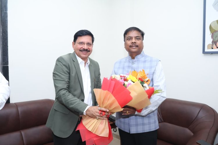 वन मंत्री श्री कश्यप से एसईसीएल के सीएमडी ने की सौजन्य भेंट  