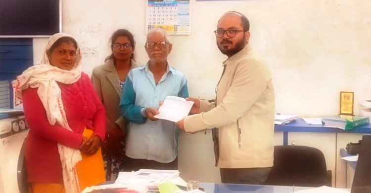 महिला समूह की सदस्य के परिजन को पीएम जीवन ज्योति बीमा योजना से मिला दो लाख रुपये का लाभ  