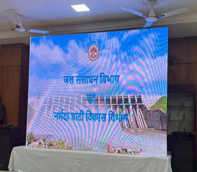 मुख्यमंत्री विष्णु देव साय ने मध्यप्रदेश में नई सिंचाई तकनीक 'प्रेशर इरिगेशन नेटवर्क' की प्रस्तुति का किया अवलोकन,