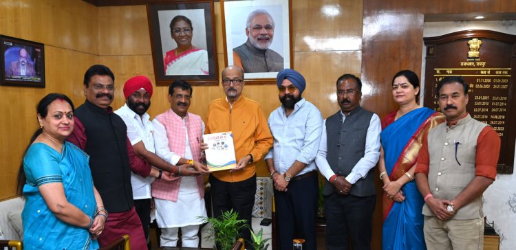 रायपुर : राज्यपाल श्री रमेन डेका को स्वदेशी मेले के लिए न्यौता,,