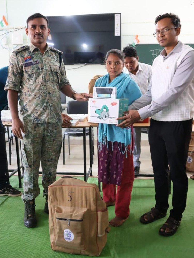 छत्तीसगढ़ की पुनर्वास नीति से लौटी उम्मीदें,  सुकमा में आत्मसमर्पित माओवादियों को मिला सम्मानजनक नया जीवन...