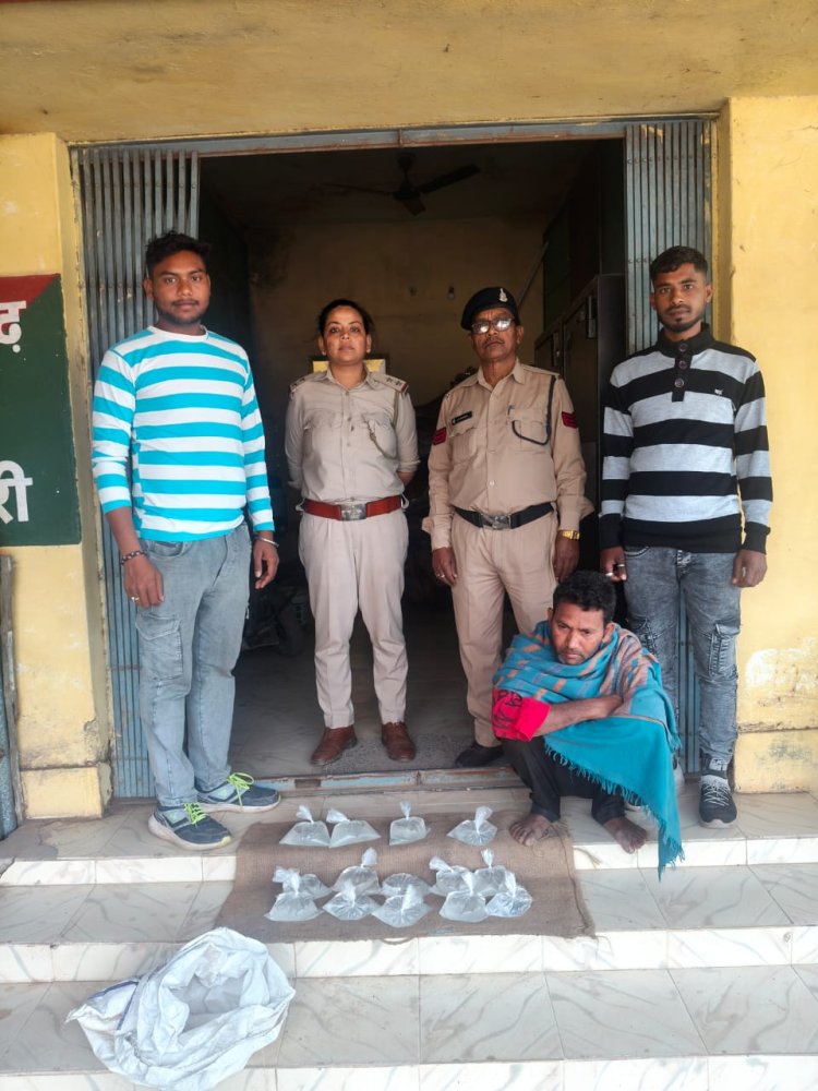 7 लीटर कच्ची महुआ शराब जब्त