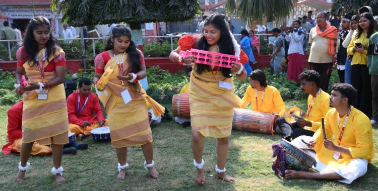 रायपुर : मड़ई 2025: सांस्कृतिक समागम सहभागियों के लिए आनंद के क्षण : चार दिवसीय युवा महोत्सव मड़ई 2025 का रंगा-रंग समापन
