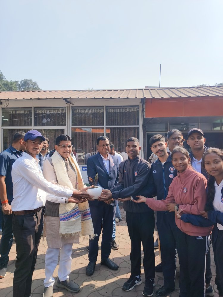 जशपुर का मान: 'राष्ट्रपति के दत्तक पुत्र' नीलकमल राम अब दिल्ली के कर्तव्य पथ पर देंगे राष्ट्रपति को सलामी