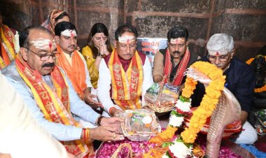 नववर्ष पर मुख्यमंत्री श्री विष्णुदेव साय व केंद्रीय पर्यटन मंत्री ने भोरमदेव मंदिर में की पूजा-अर्चना  