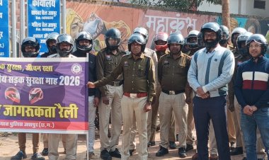 जशपुर की सड़कों पर हेलमेट पहनकर निकले कलेक्टर और SSP, बाइक रैली के जरिए दिया सुरक्षा का संदेश