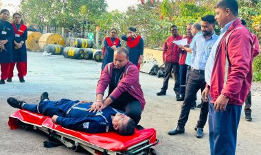 रायपुर : सड़क दुर्घटना में आपात स्थिति से निपटने मॉक-ड्रिल  