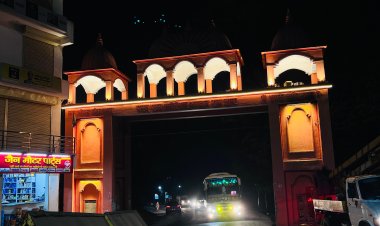 मुख्यमंत्री श्री विष्णुदेव साय के नेतृत्व में जशपुर शहर हो रहा रोशन ,शहर की प्राचीन विरासत और धरोहर को सहेजने का किया जा रहा कार्य ,गम्हरिया नगर प्रवेश द्वार पर की गई प्रकाश की व्यवस्था ,शहर के 6 जगहों को सीएसआर मद से जगमगाने की तैयारी 