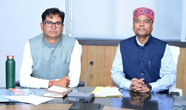 वित्त मंत्री श्री चौधरी ने मंत्री श्री केदार कश्यप के विभागों के बजट तैयारियों पर की चर्चा