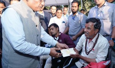 संवेदनशील शासन की मिसाल: जनदर्शन में मुख्यमंत्री विष्णु देव साय ने मौके पर सुलझाईं समस्याएँ