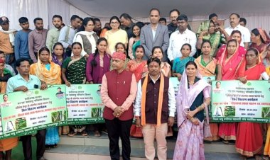 स्व-सहायता समूहों को लाख किट का वितरण : ग्रामीण आजीविका सुदृढ़ करने की दिशा में महत्वपूर्ण पहल