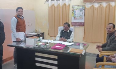 जनपद प्रतापपुर का राज्य सलाहकार पुरुषोत्तम पंडा ने किया भ्रमण, स्वच्छता व विकास कार्यों की समीक्षा