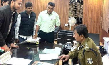 एनएसयूआई ने सूरजपुर एसपी को ज्ञापन देकर किया शासकीय व अशासकीय महाविद्यालयों में लर्निंग ड्राइविंग लाइसेंस कैंप लगाने तथा सड़क सुरक्षा जागरूकता अभियान चलाने की मांग,,,