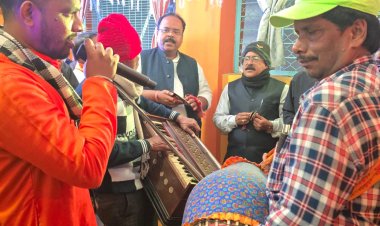 चिरमिरी । डोमनहिल उत्कल समाचाज के द्वारा आयोजन हरी नाम संकीर्तन मे मनेन्द्रगढ़ विधानसभा कांग्रेस नेता विनय उपाध्याय अतिथि स्वरुप उत्कल समाज द्वारा आमंत्रण पर उपस्थित हुये ,