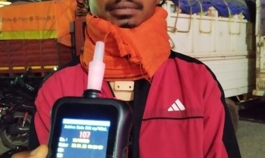 सड़क सुरक्षा के लिए जशपुर पुलिस का कड़ा रुख: नियमों के उल्लंघन पर DIG डॉ. लाल उमेद सिंह की बड़ी कार्रवाई