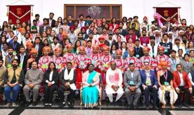 राष्ट्रपति भवन में छत्तीसगढ़ की झांकी कलाकारों का सम्मान