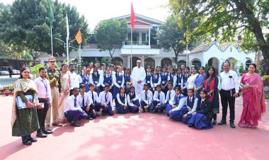 रायपुर : स्कूल के विद्यार्थियों ने देखा लोकभवन 