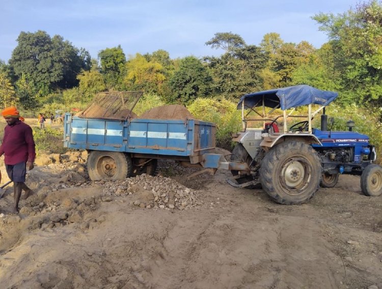 वन विभाग की त्वरित कार्रवाई : रेत के अवैध उत्खनन में संलिप्त 5 ट्रैक्टर जब्त