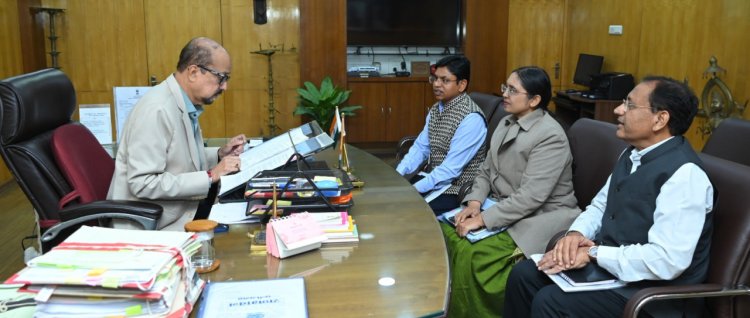 राज्यपाल डेका ने गोद ग्रामों में आजीविका कार्यो को गति देने के दिए निर्देश