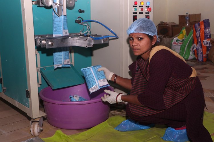 सशक्त मानसिकता से आत्मनिर्भरता की ओर- पोषण निर्माण में अहम भूमिका निभा रही हैं सूरजपुर की महिलाएं,