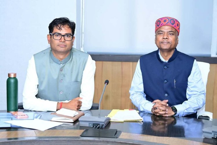 वित्त मंत्री श्री चौधरी ने मंत्री श्री केदार कश्यप के विभागों के बजट तैयारियों पर की चर्चा