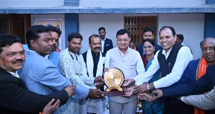 कैबिनेट मंत्री देवांगन धीवर समाज के नववर्ष एवं पारिवारिक मिलन समारोह में हुए शामिल