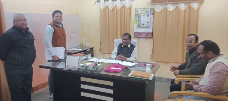 जनपद प्रतापपुर का राज्य सलाहकार पुरुषोत्तम पंडा ने किया भ्रमण, स्वच्छता व विकास कार्यों की समीक्षा