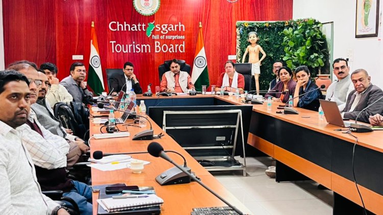 नवा रायपुर में प्रस्तावित चित्रोत्पला फिल्म सिटी के निर्माण के संबध में छत्तीसगढ़ पर्यटन बोर्ड के अध्यक्ष श्री नीलू शर्मा की अध्यक्षता में समीक्षा बैठक आयोजित 