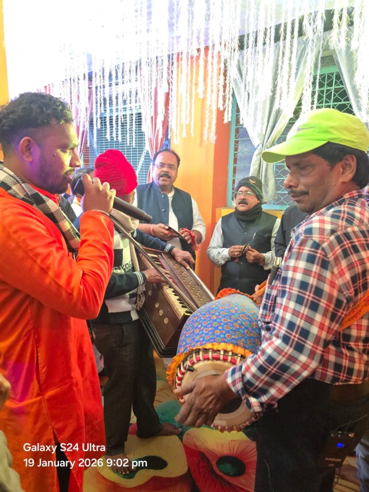 चिरमिरी । डोमनहिल उत्कल समाचाज के द्वारा आयोजन हरी नाम संकीर्तन मे मनेन्द्रगढ़ विधानसभा कांग्रेस नेता विनय उपाध्याय अतिथि स्वरुप उत्कल समाज द्वारा आमंत्रण पर उपस्थित हुये ,