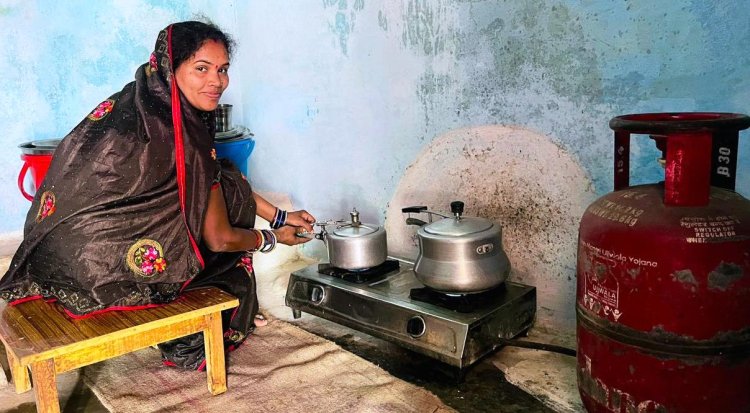 प्रधानमंत्री उज्ज्वला योजना से सुरक्षित हुई महिलाओं की रसोई