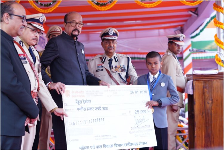 राज्यपाल श्री रमेन डेका ने राजधानी के मुख्य समारोह में विजेताओं को किया सम्मानित   