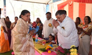 रामगढ़ में मितानिनों द्वारा आयोजित स्वास्थ्य पंचायत सम्मेलन में शामिल हुए पर्यटन एवं संस्कृति मंत्री राजेश अग्रवाल