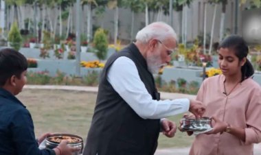 परीक्षा पे चर्चा 2026: पीएम मोदी ने चखा छत्तीसगढ़ की ठेठरी-खुरमी का स्वाद, खुश होकर छात्रों से पूछ ली रेसिपी