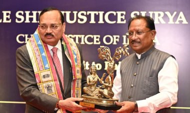 मुख्यमंत्री विष्णुदेव साय ने भारत के मुख्य न्यायाधीश न्यायमूर्ति श्री सूर्यकांत का किया आत्मीय स्वागत,