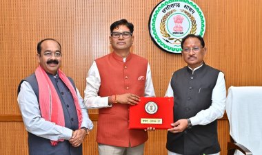 मुख्यमंत्री विष्णु देव साय से आज विधानसभा परिसर स्थित उनके कक्ष में वित्त मंत्री ओपी चौधरी ने वित्तीय वर्ष 2026-27 का बजट प्रस्तुत करने से पूर्व मुलाकात की  