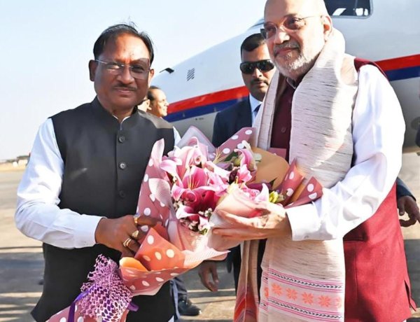 तीन दिवसीय छत्तीसगढ़ दौरे पर पहुंचे केंद्रीय गृह एवं सहकारिता मंत्री अमित शाह : मुख्यमंत्री विष्णुदेव साय ने स्वामी विवेकानंद विमानतल पर किया आत्मीय स्वागत