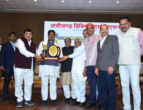 शासकीय विद्यालय संस्कार एवं सामाजिक सद्भावना के केंद्र हैं – गजेंद्र यादव