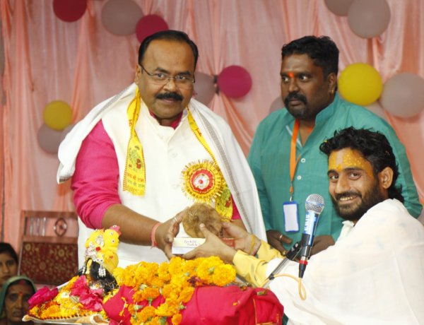 गोदरीपारा एकतनागर हनुमान मन्दिर मे अयोजित पंच कुण्डीय रुद महायज्ञ एव भागवत मे पहुचे कांग्रेस नेता विनय उपाध्याय,