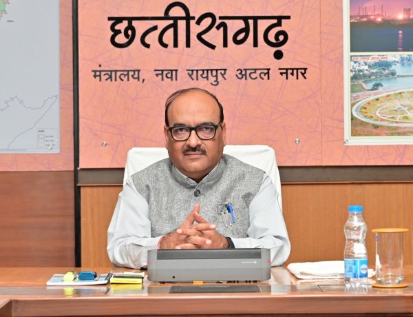 मुख्य सचिव ने मंत्रालय महानदी भवन में नवा अंजोर विजन@ 2047 मॉनिटरिंग पोर्टल की समीक्षा की,