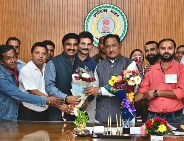 मुख्यमंत्री से छत्तीसगढ़ कर्मचारी अधिकारी फेडरेशन के प्रतिनिधिमंडल ने की मुलाकात