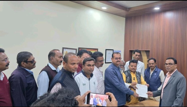 चिरमिरी में नागरिक सुविधाओं के लिए इण्टक और लोकमंच का साझा संघर्ष, पूर्व महापौर डोमरु रेड्डी ने घेरा निगम प्रशासन को 