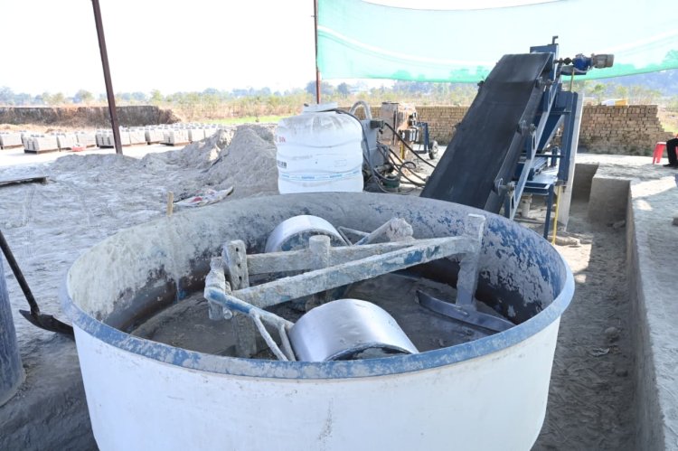 डस्टबिन से उद्योग तक- अंजना उरांव की आत्मनिर्भरता की उड़ान  